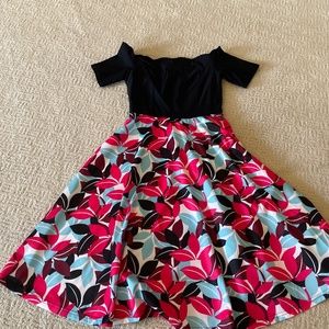 Off-shoulder coctail dress
